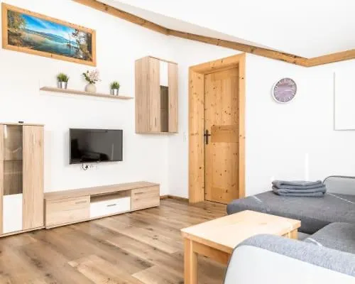 Mitterschuetzinghof * ザールフェルデン・アム・シュタイナーネン・メアー